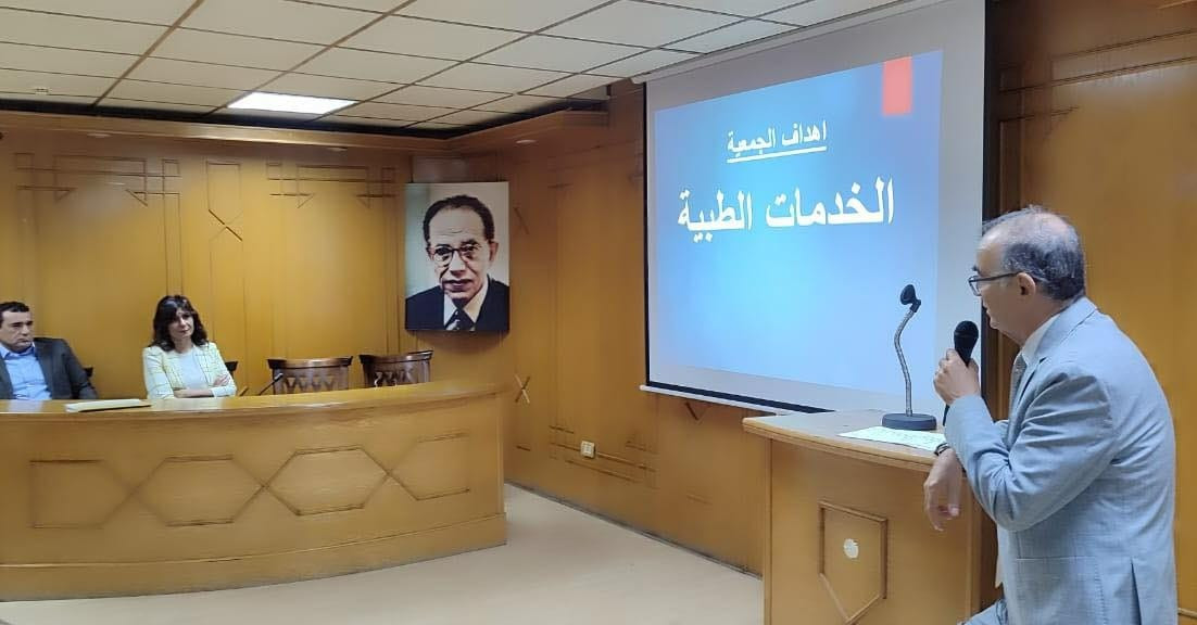 زيارة نبيلة مكرم لجمعية الدكتور مصطفى محمود