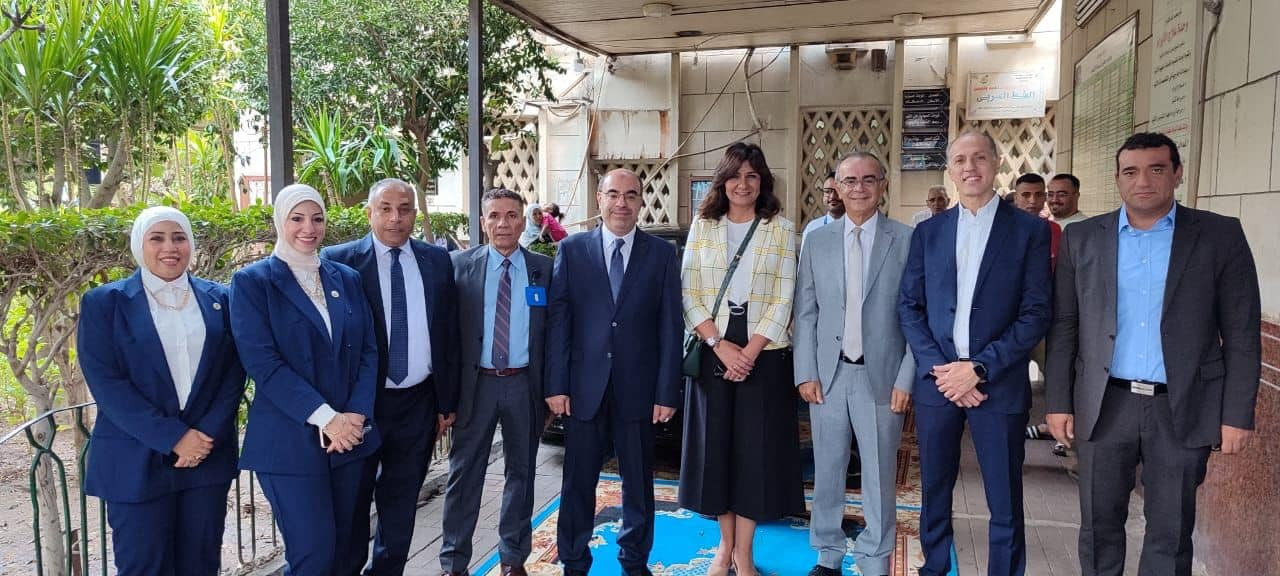 زيارة نبيلة مكرم لجمعية الدكتور مصطفى محمود