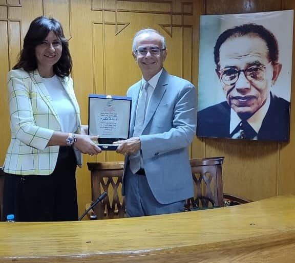 زيارة نبيلة مكرم لجمعية الدكتور مصطفى محمود