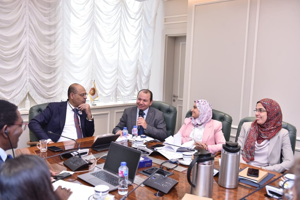 وزير العمل يبحث مع وفد منظمة العمل الدولية تعزيز التعاون المشترك