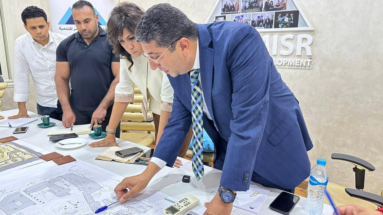 السفيرة نبيلة مكرم تزور مؤسسة راعي مصر