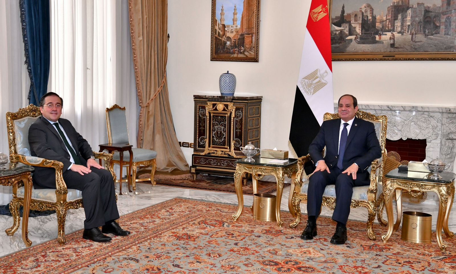 السيسي يلتقي وزير الخارجية الإسباني