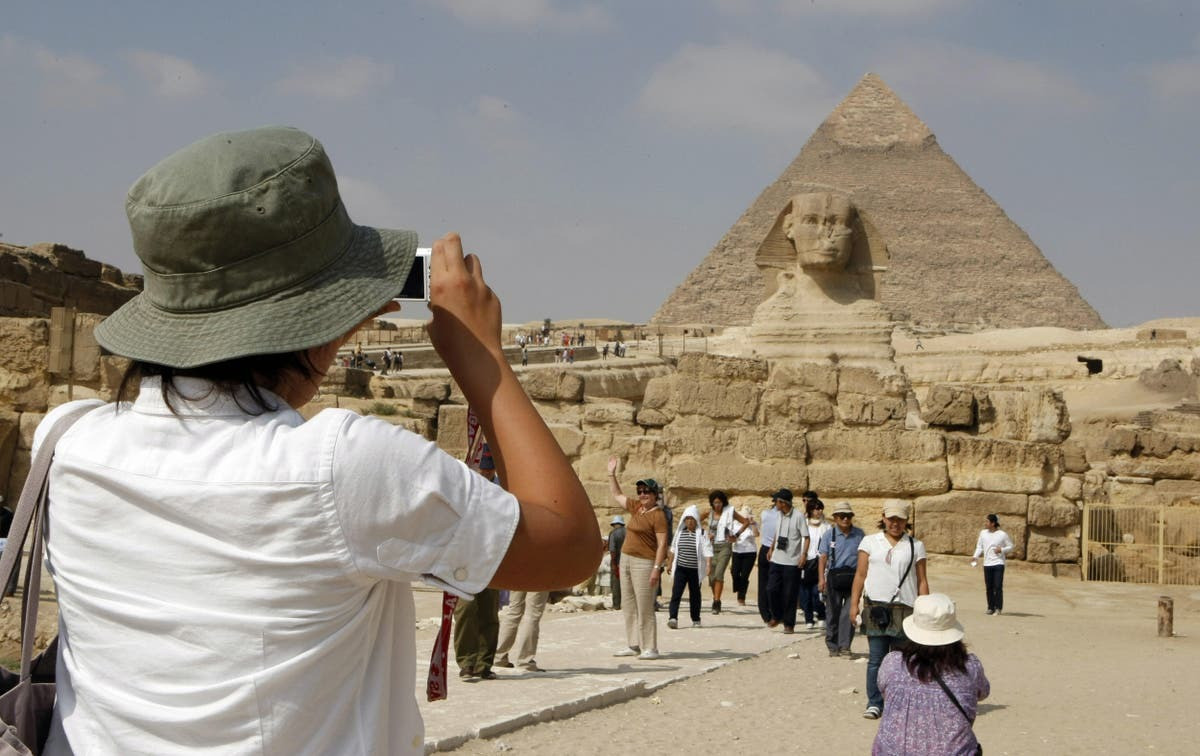 نائب بالشيوخ يقدم اقتراحاً برغبة لزيادة عدد الغرف السياحية في مصر