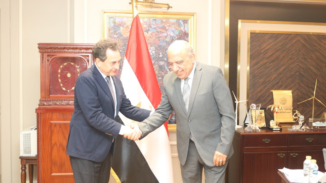 وزير الكهرباء وسفير فرنسا بالقاهرة