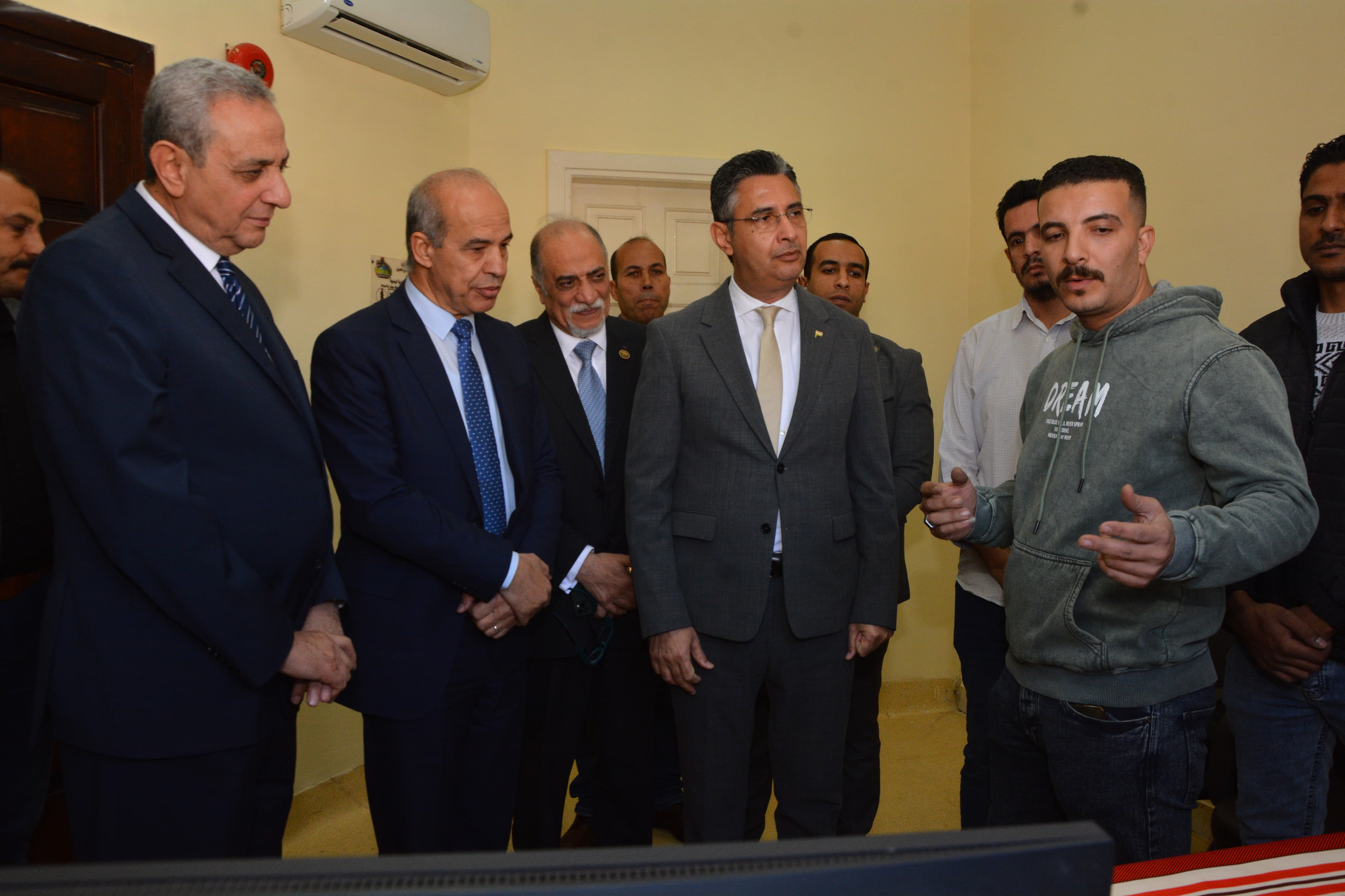 وزير التموين
