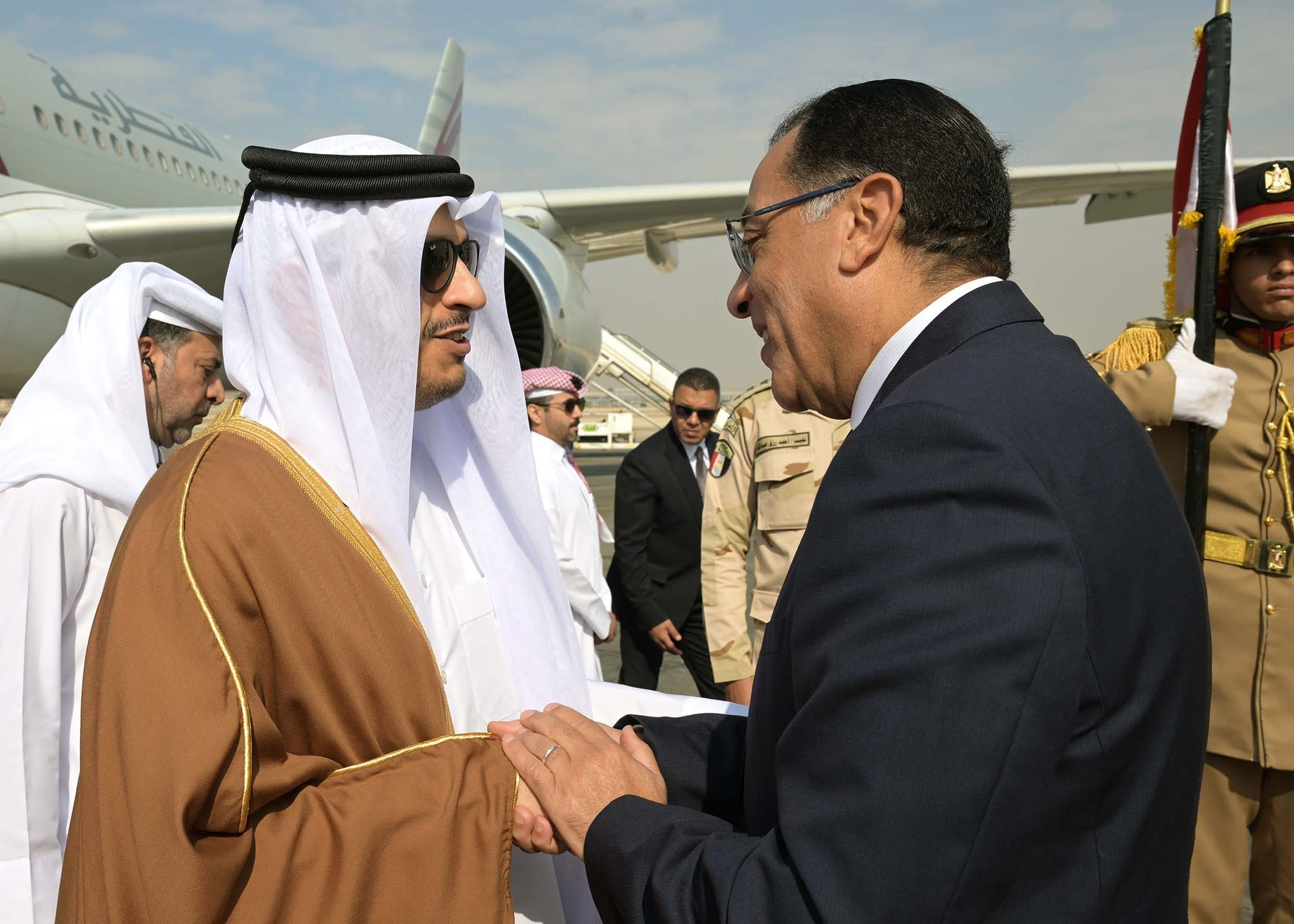 رئيس الوزراء يستقبل نظيره القطري
