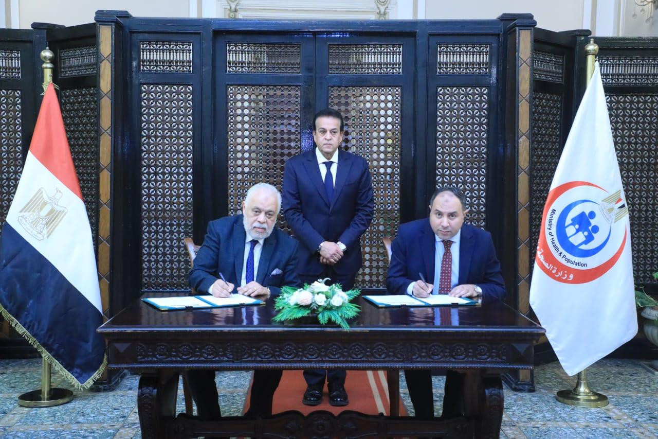 جانب من التوقيع