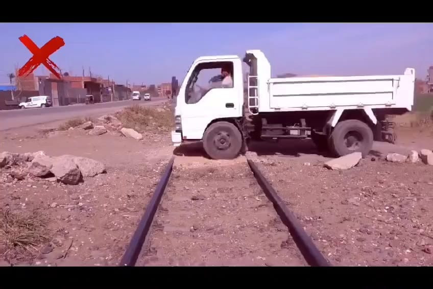 النقل تطالب بعدم إقامة معابر غير شرعية