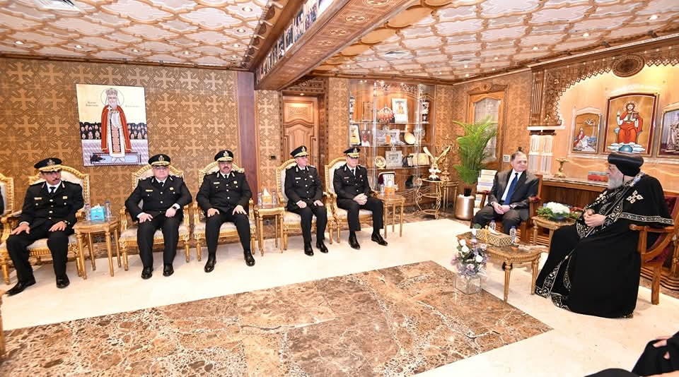 البابا تواضروس يستقبل وزير الداخلية