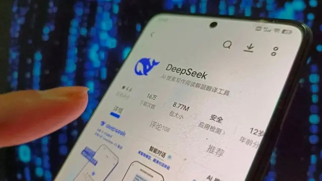 ديب سيك تراهن على السعر والأداء في مواجهة تشات جي بي تي وجيميني