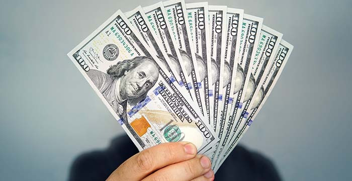الدولار يشهد تراجعاً طفيفاً في نهاية تعاملات اليوم 16 مارس 2026