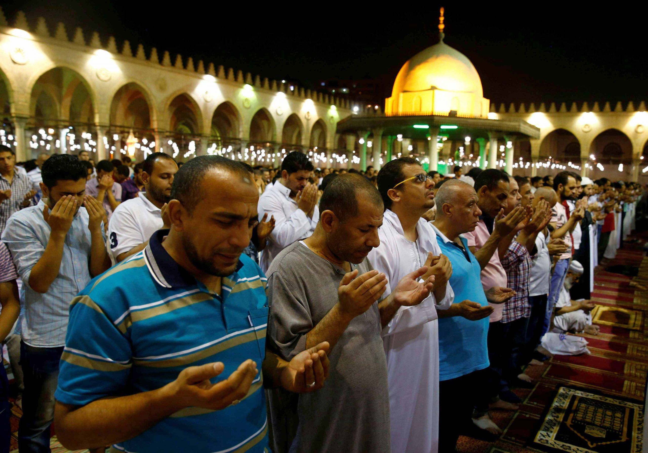 قناة الحياة تنقل صلاة التراويح من مسجد الحسين طوال رمضان مع محمود التوني