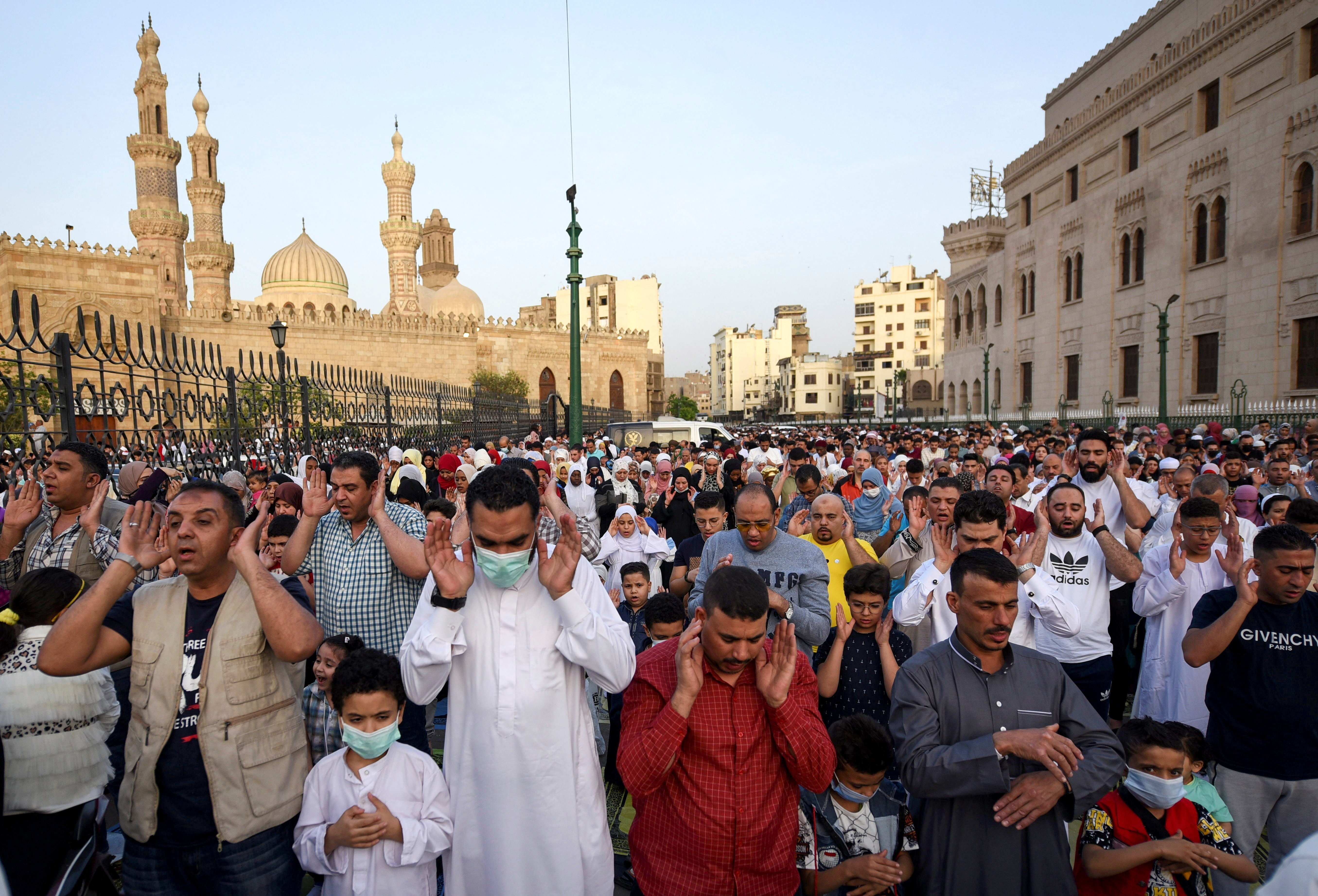 موعد عيد الفطر المبارك 2025
