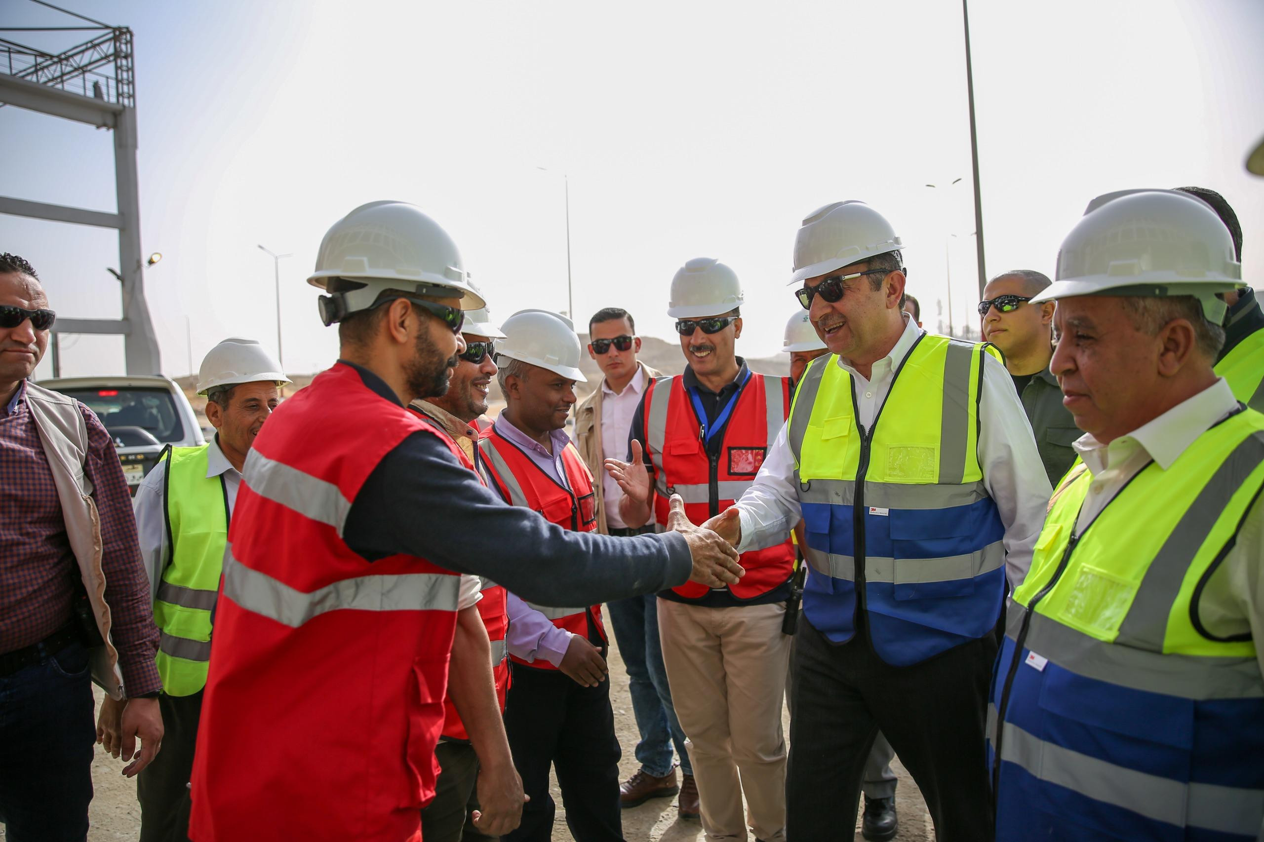 جولة وزير قطاع الأعمال العام
