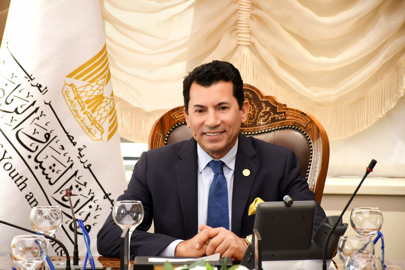 أشرف صبحي يعقد اجتماعًا تنسيقيًا