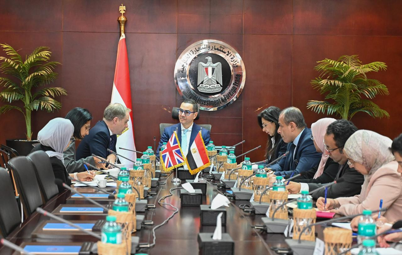 وزير الاستثمار خلال اللقاء
