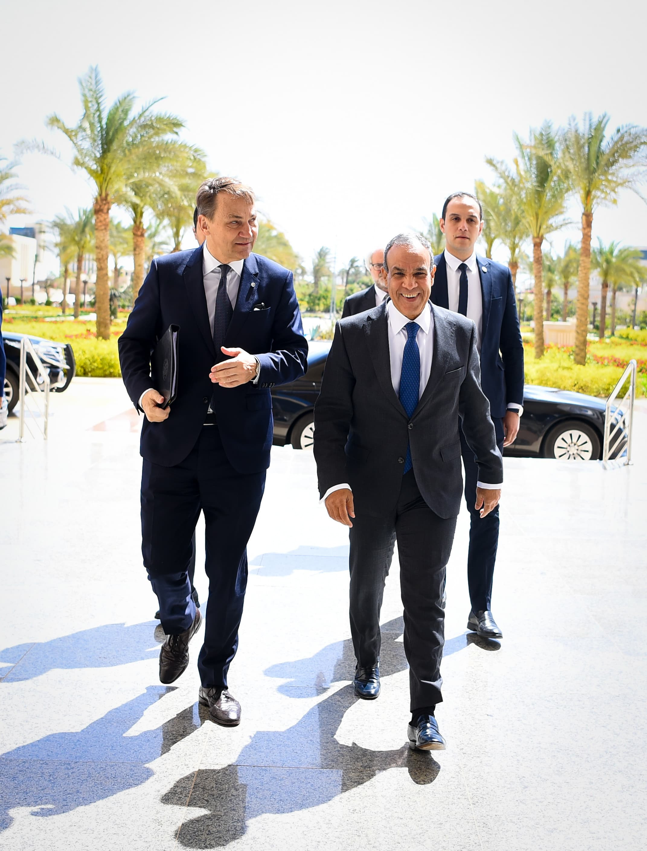 وزير الخارجية