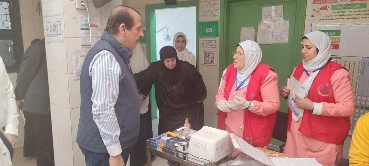 نائب وزير الصحة خلال جولته بالبحيرة