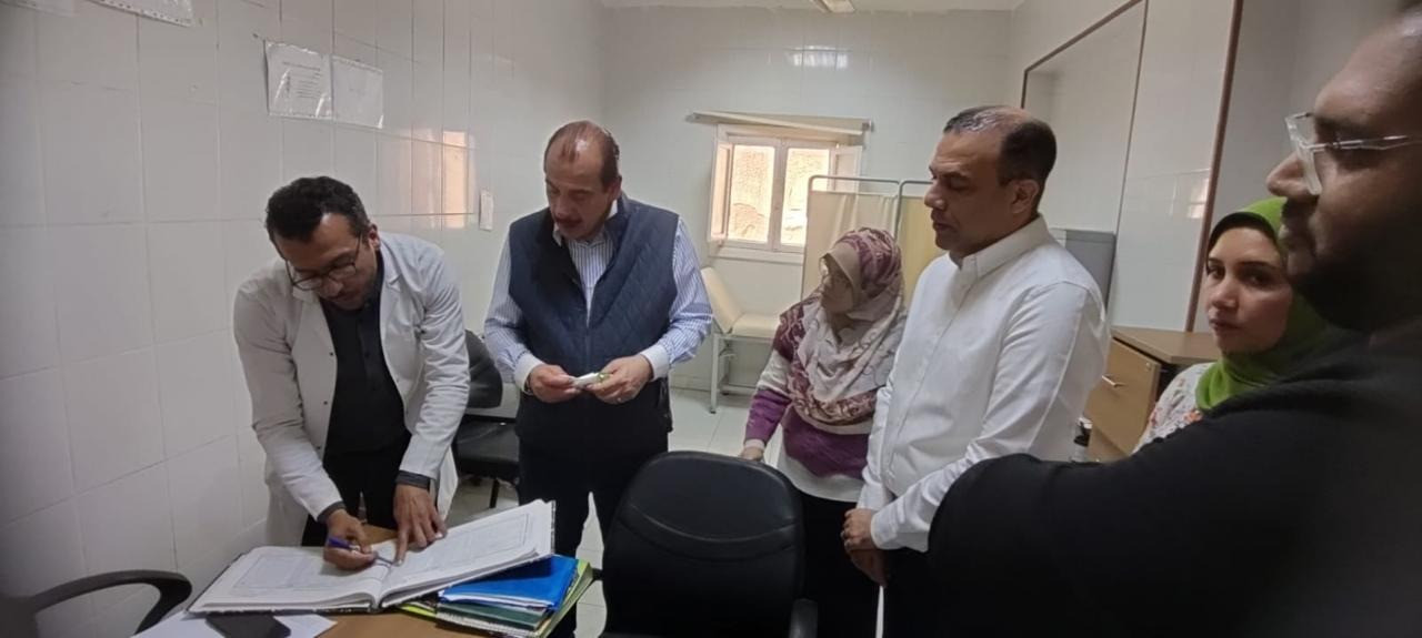 نائب وزير الصحة خلال جولته بالبحيرة