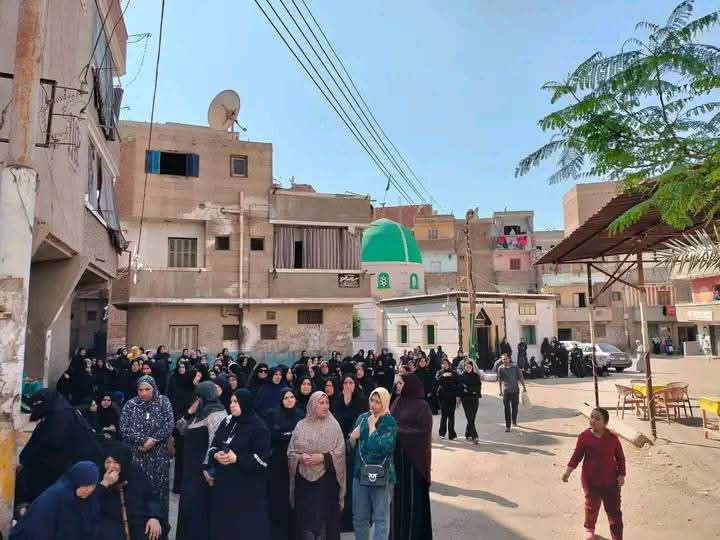 أهالي الزقازيق يشيعون جثمان طالبة كلية العلوم
