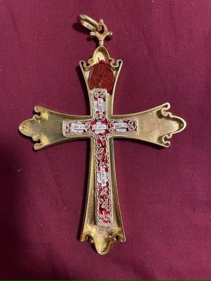 الصليب الصدري لقداسة البابا لاون