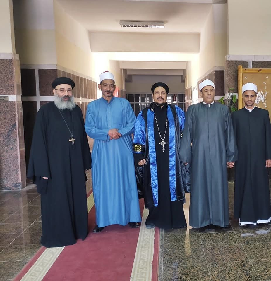 دكتوراه في علم النفس لكاهن قبطي من جامعة جنوب الوادي