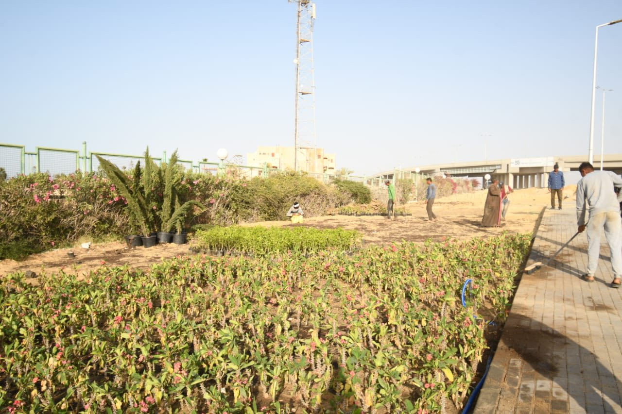 وزير الإسكان يتفقد سير العمل بمشروعات التطوير بمارينا