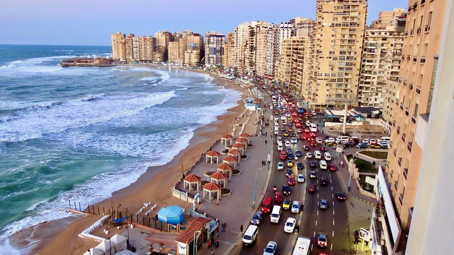 كورنيش الإسكندرية: رحلة عبر 91 عامًا من السحر الطبيعي والتحولات العمرانية