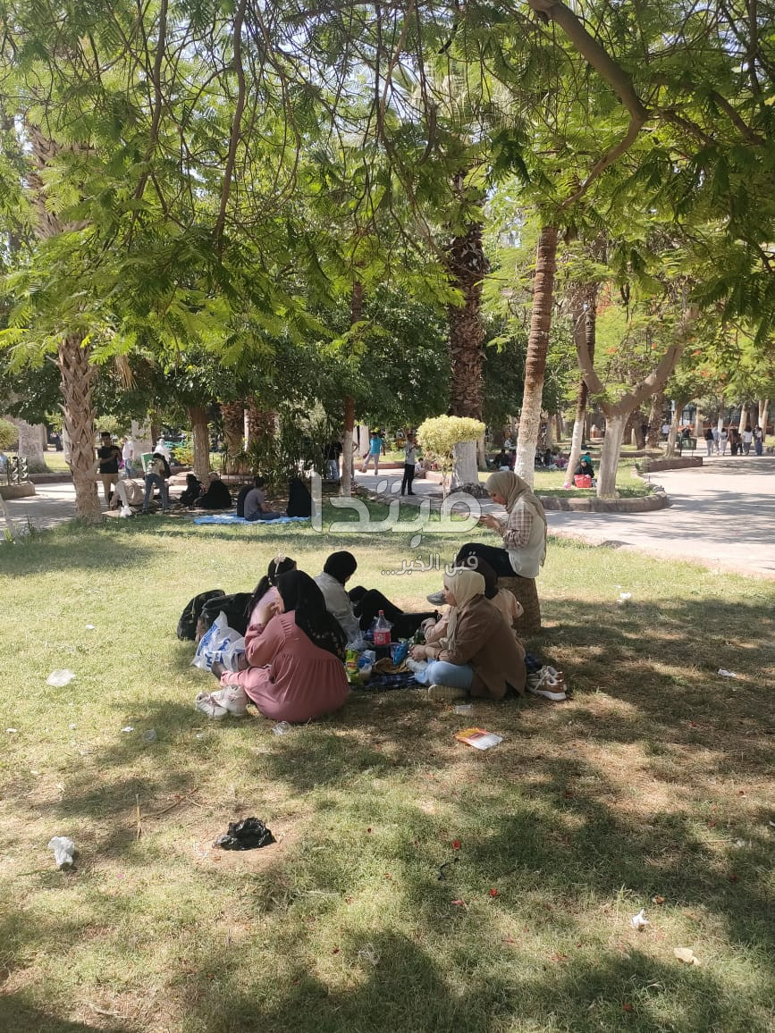في آخر أيام العيد.. حديقة الأسماك بالقاهرة تستقبل العائلات