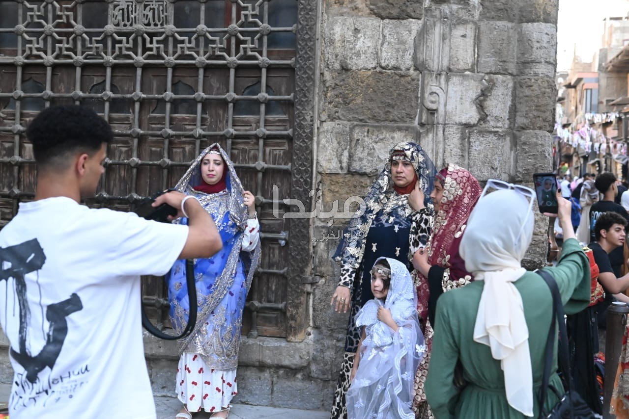 احتفالات العيد في شارع المعز والحسين