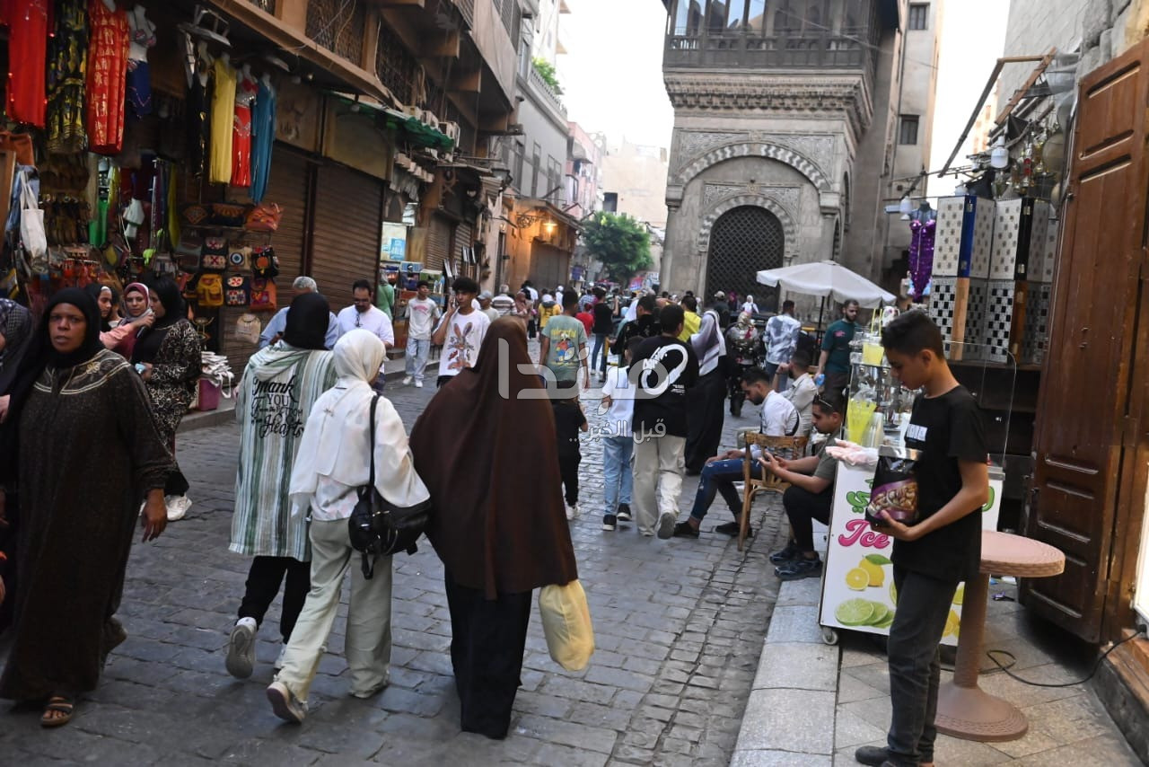 احتفالات العيد في شارع المعز والحسين