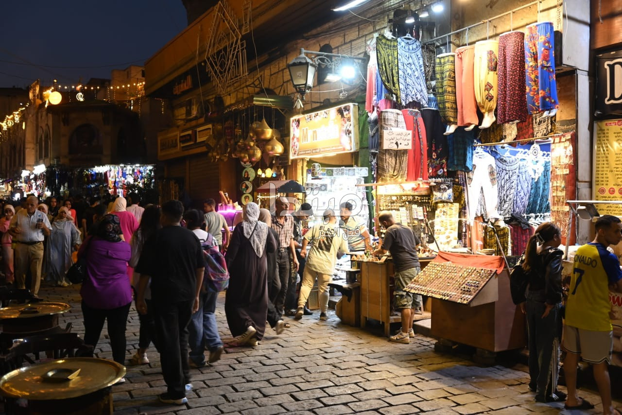 احتفالات العيد في شارع المعز والحسين