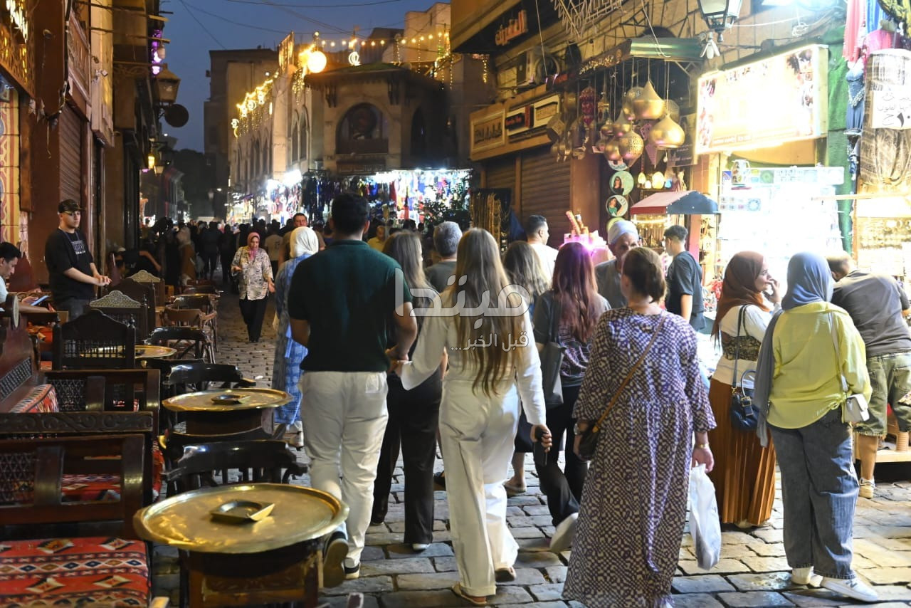 احتفالات العيد في شارع المعز والحسين