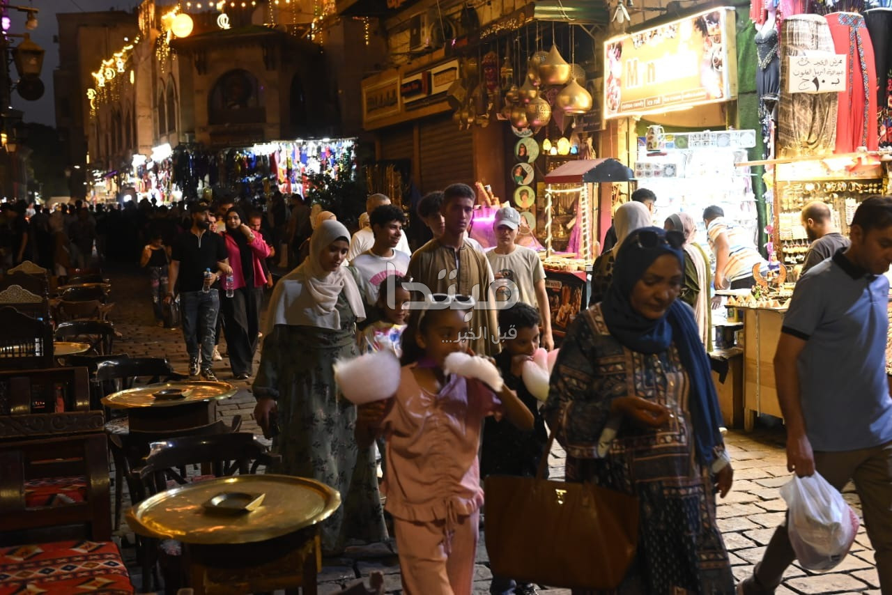 احتفالات العيد في شارع المعز والحسين