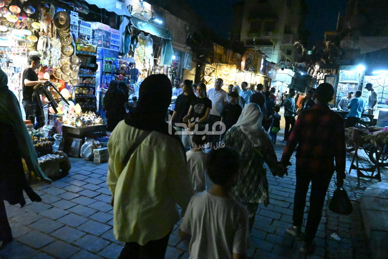 احتفالات العيد في شارع المعز والحسين