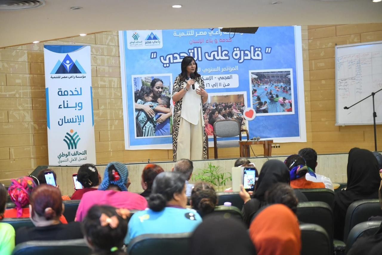 السفيرة نبيلة مكرم