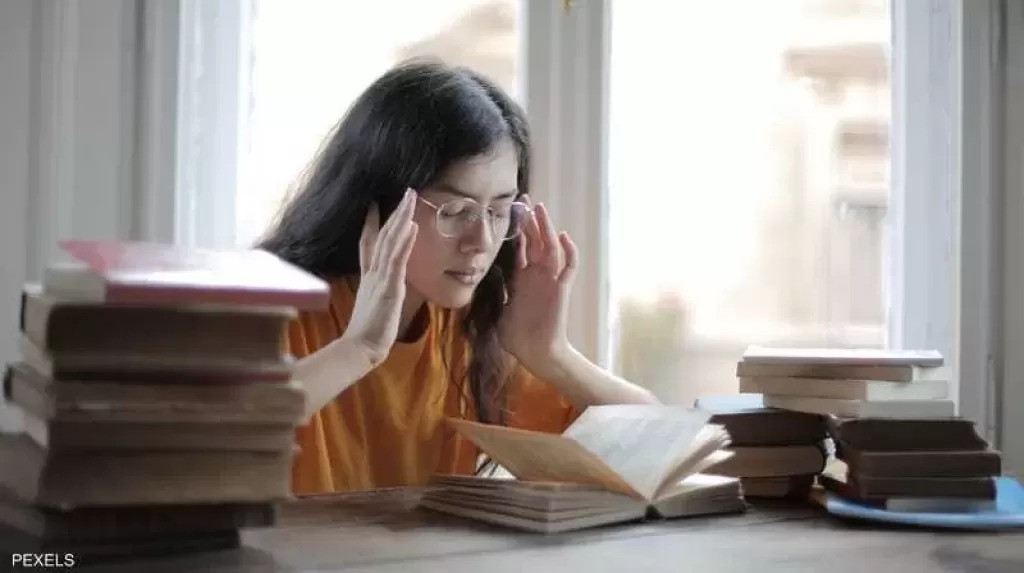كيف يؤثر التفكير الزائد على صحتك النفسية؟ 5 علامات تحذيرية