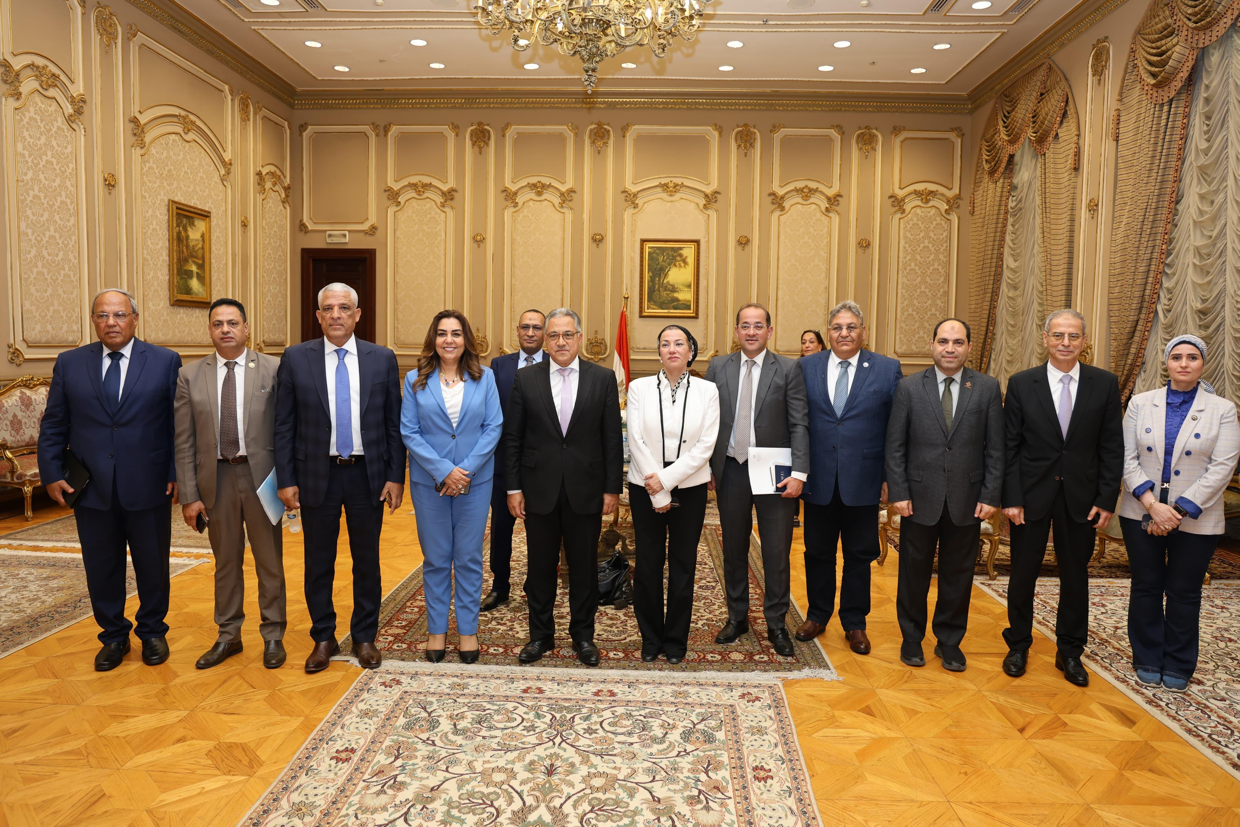 صور اللقاء