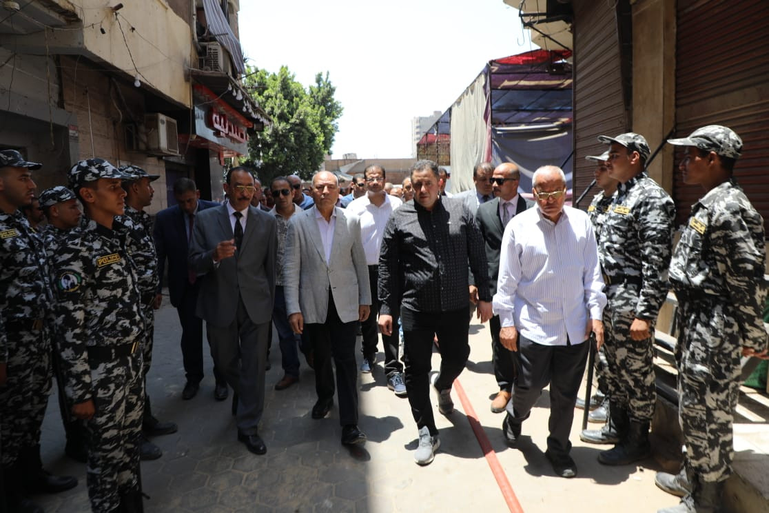 صور العقارين المنهارين