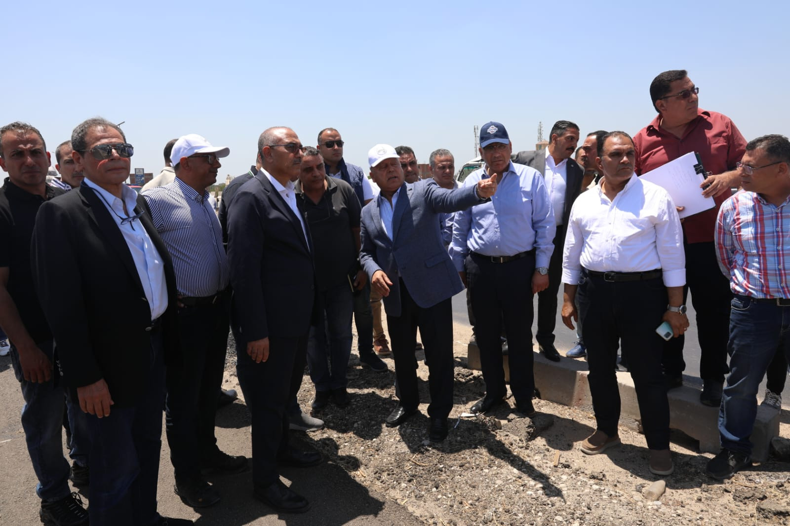 تفقد وزير النقل تطوير وصيانة الطريق الإقليمي