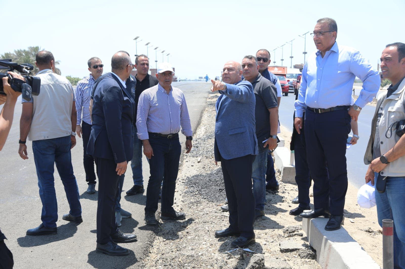 تفقد وزير النقل تطوير وصيانة الطريق الإقليمي