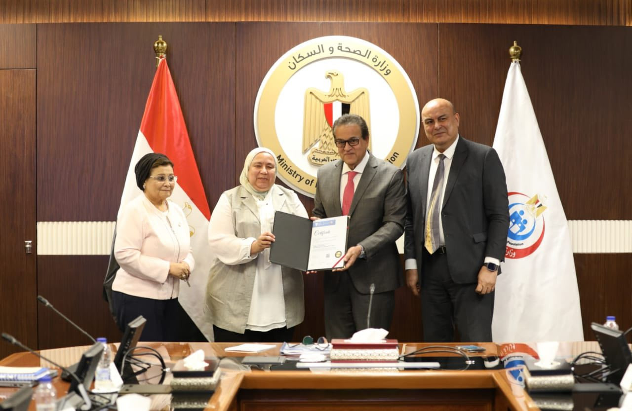 تسليم شهادات اجتياز الدبلوم الاحترافي