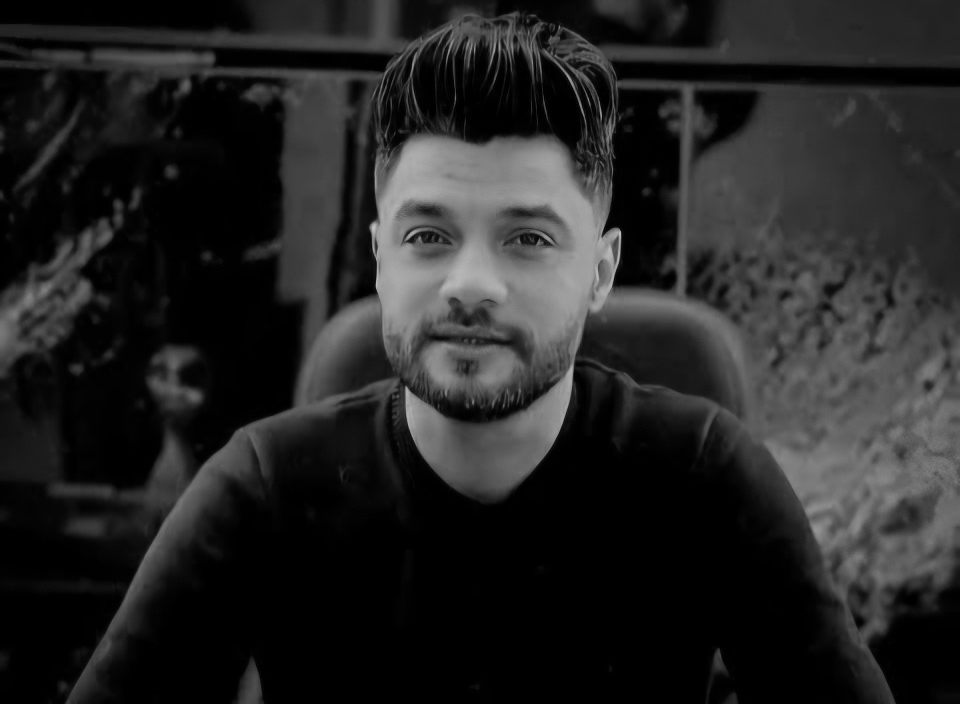 المطرب أحمد عامر