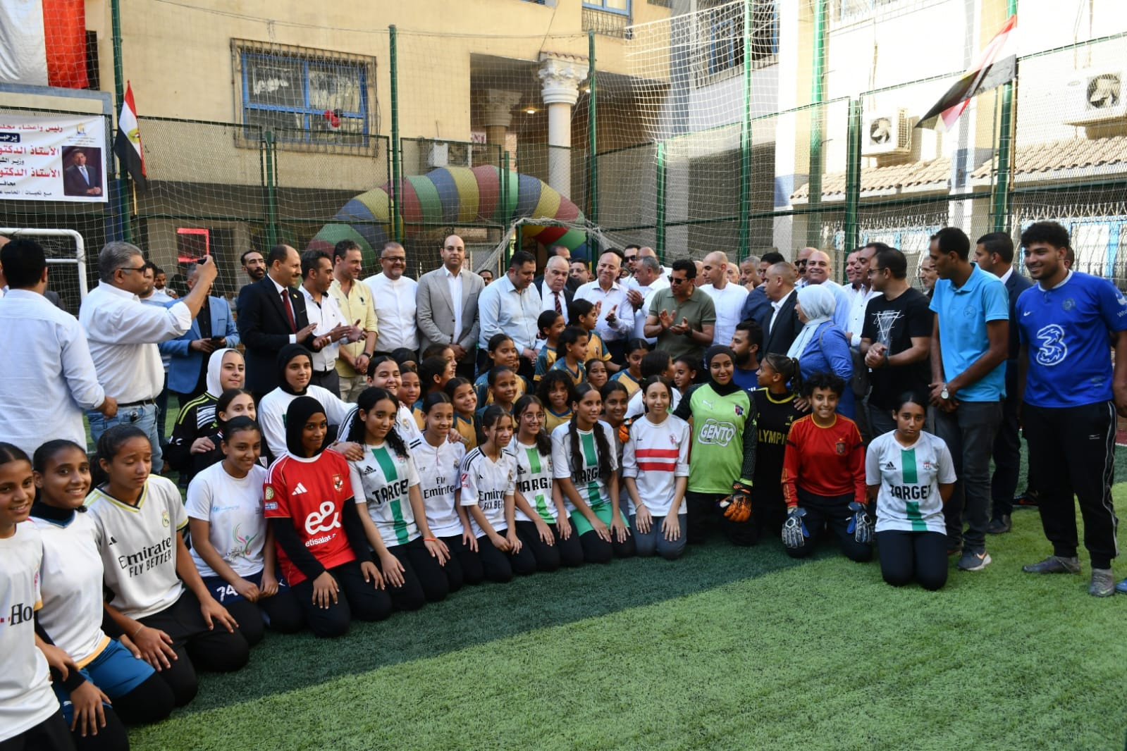 وزير الرياضة ومحافظ القاهرة يفتتحان الملعب الخماسي بمركز شباب شبرا