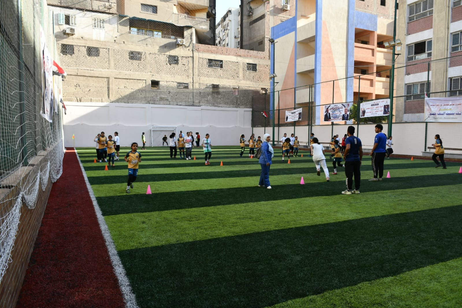 وزير الرياضة ومحافظ القاهرة يفتتحان الملعب الخماسي بمركز شباب شبرا