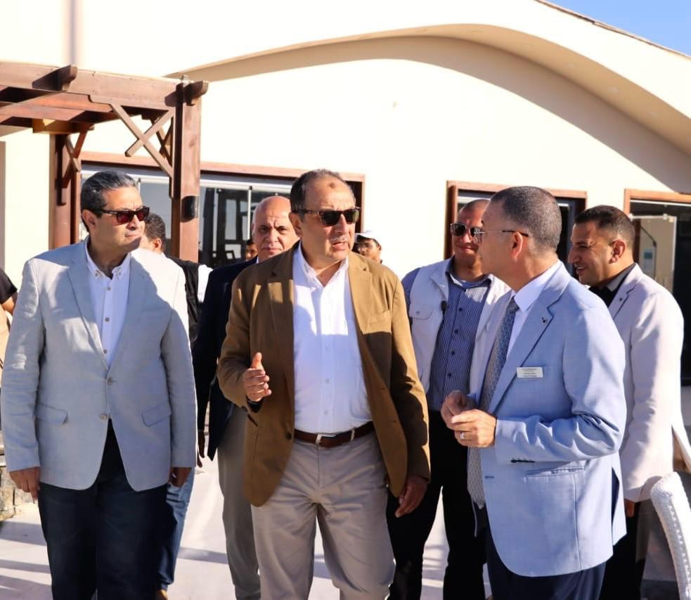 جولة وزير قطاع الأعمال