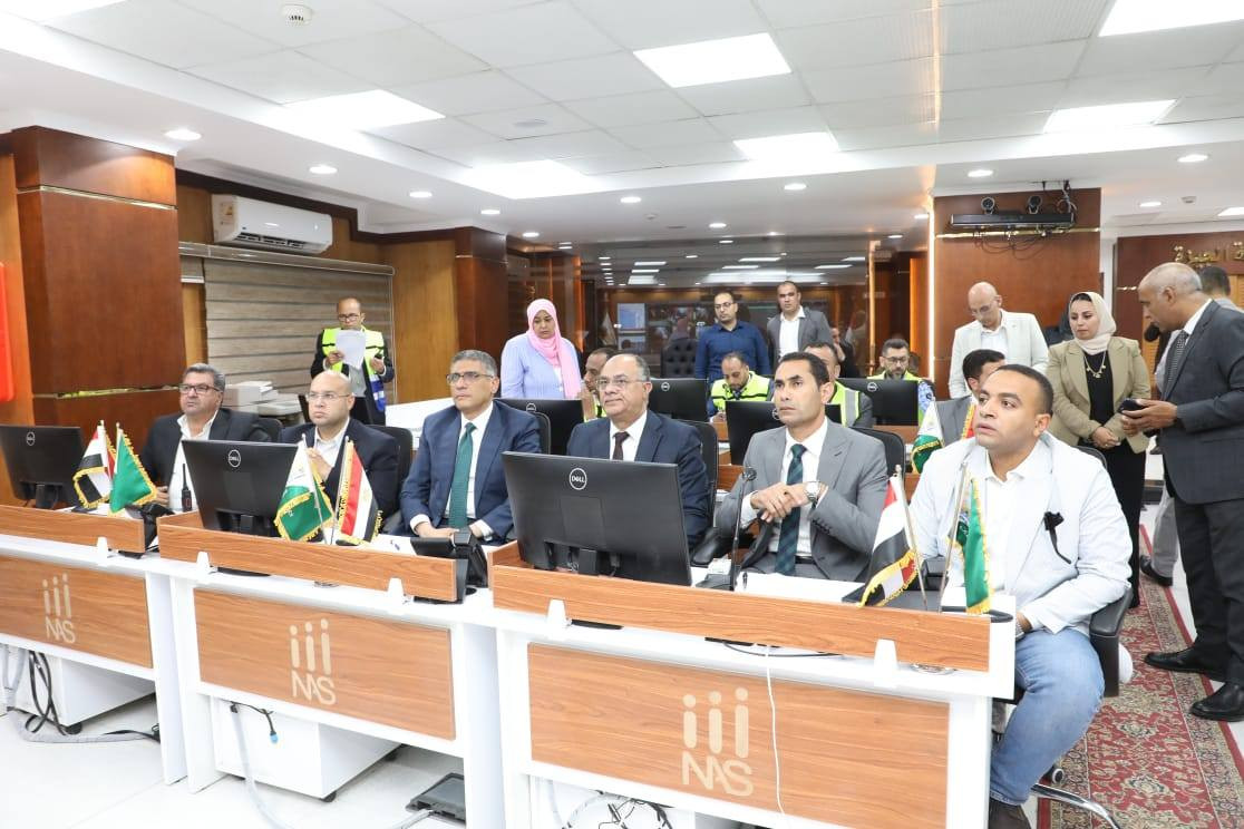 محافظ الجيزة يتابع غلق صناديق الاقتراع