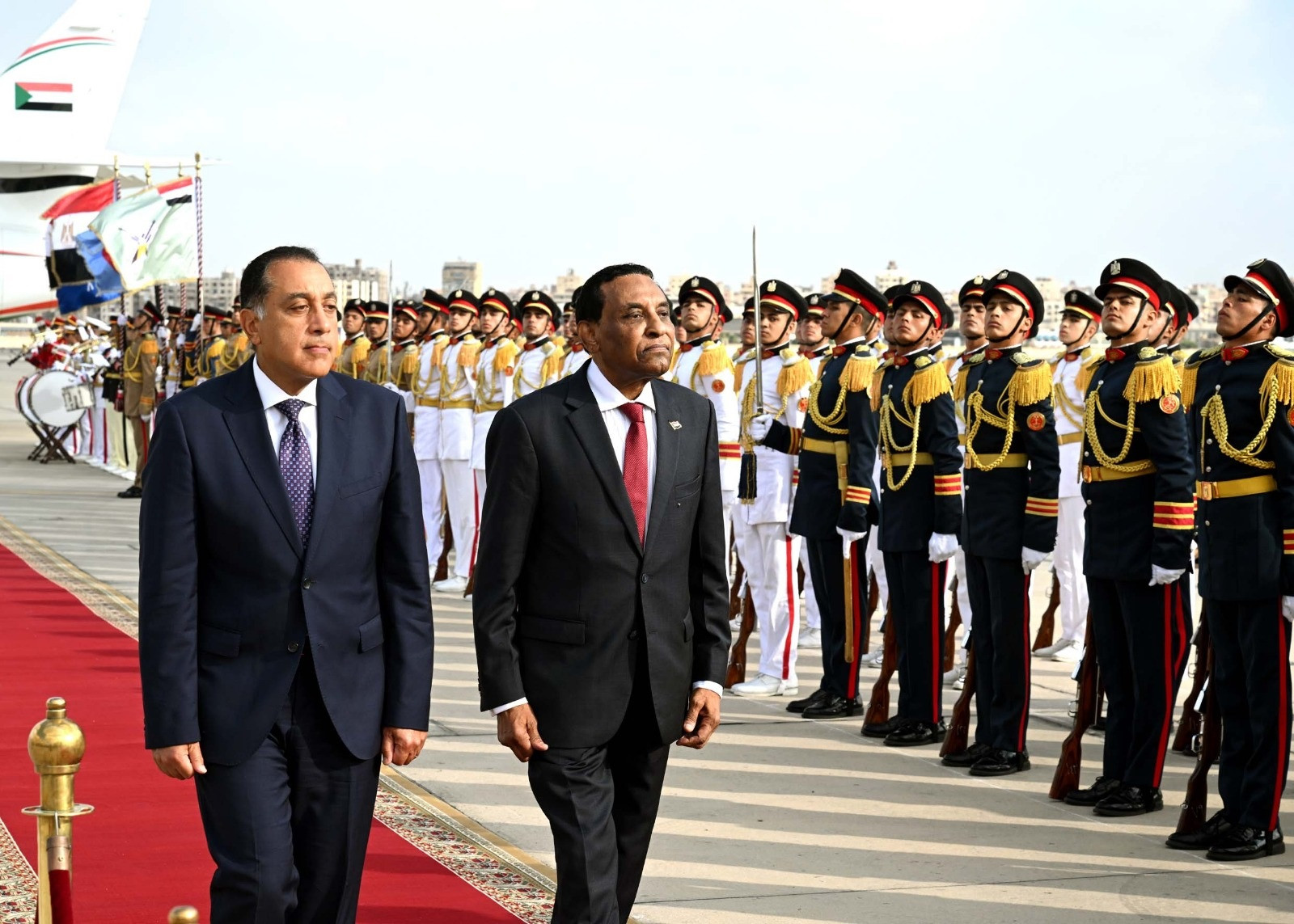 رئيس الوزراء يستقبل نظيره السوداني