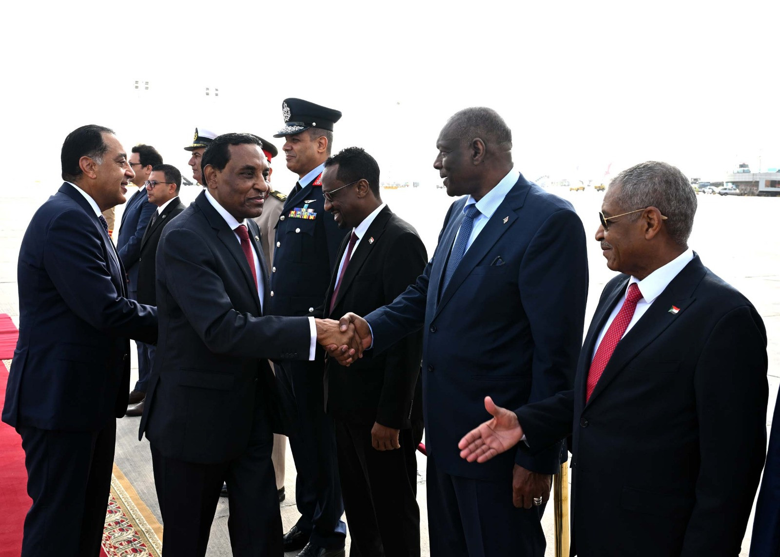 رئيس الوزراء يستقبل نظيره السوداني