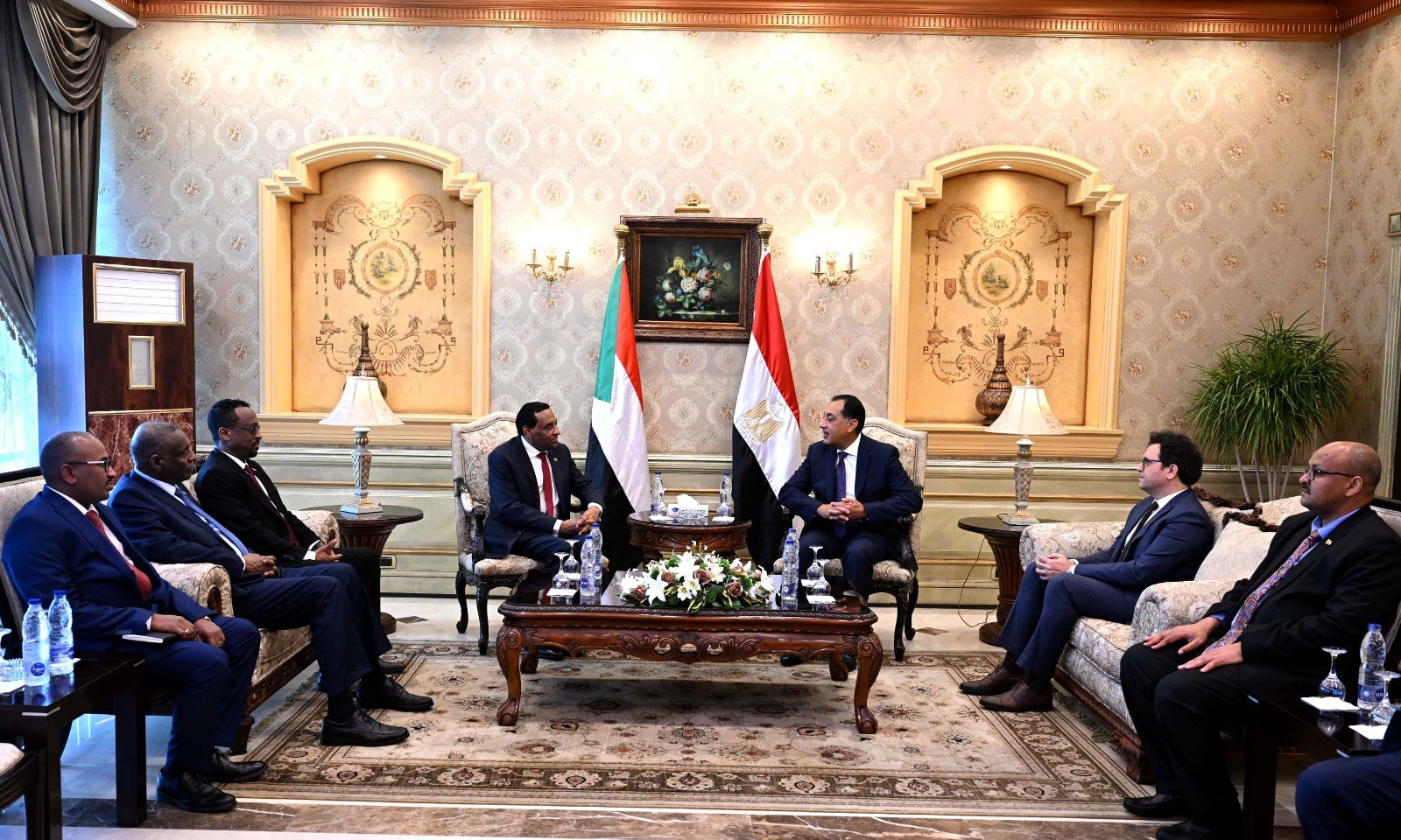 رئيس الوزراء يستقبل نظيره السوداني